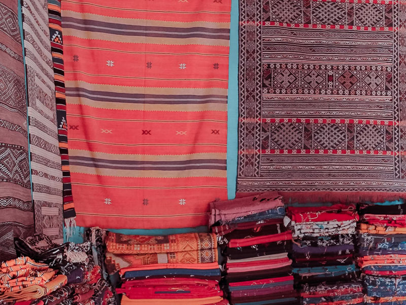 Research into Moroccan carpets and manufacturing traditions and their survival in the age of globalization