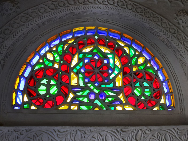 نوافذ الزجاج الملون في اليمن (القمريات)